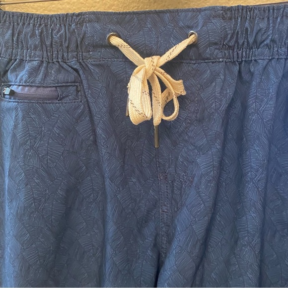 CARBON2COBALT Men Blue Unlined Leaf Print Shorts Size Large - Picture 4 of 8